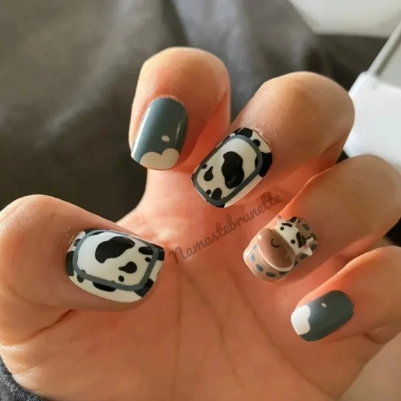 3D Cow Press On Nails - Picture 7 of 17